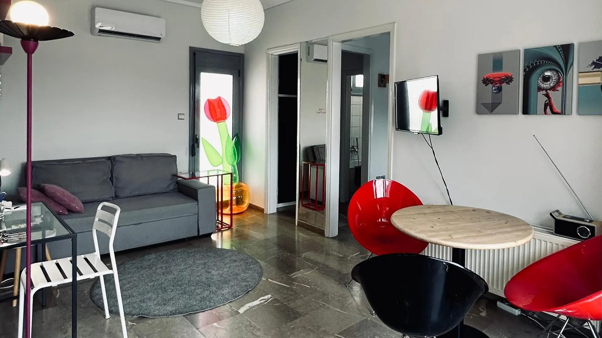 Elegant Downtown Studio By White Tower location